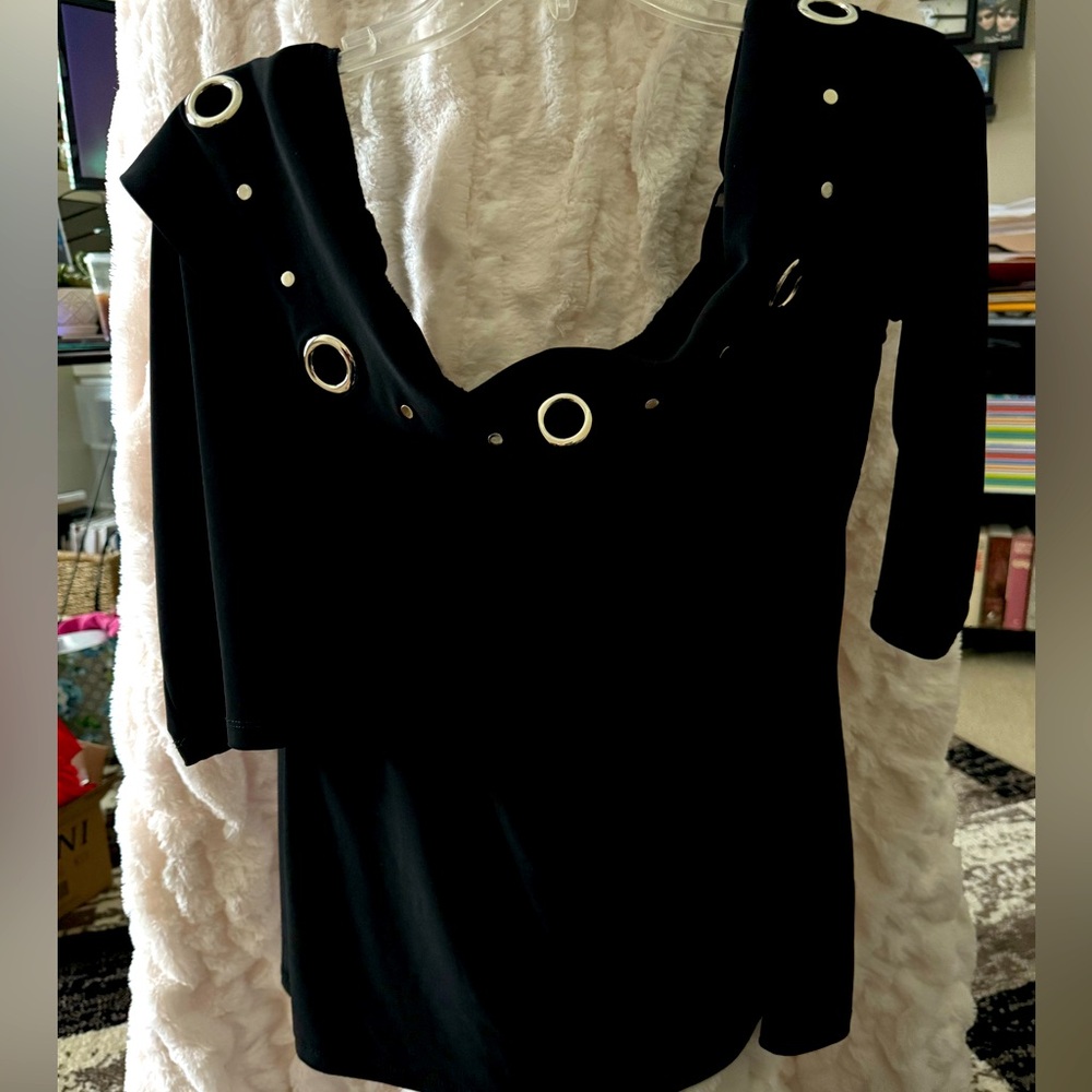 Off the shoulder top with silver grommet detail.  EUC
